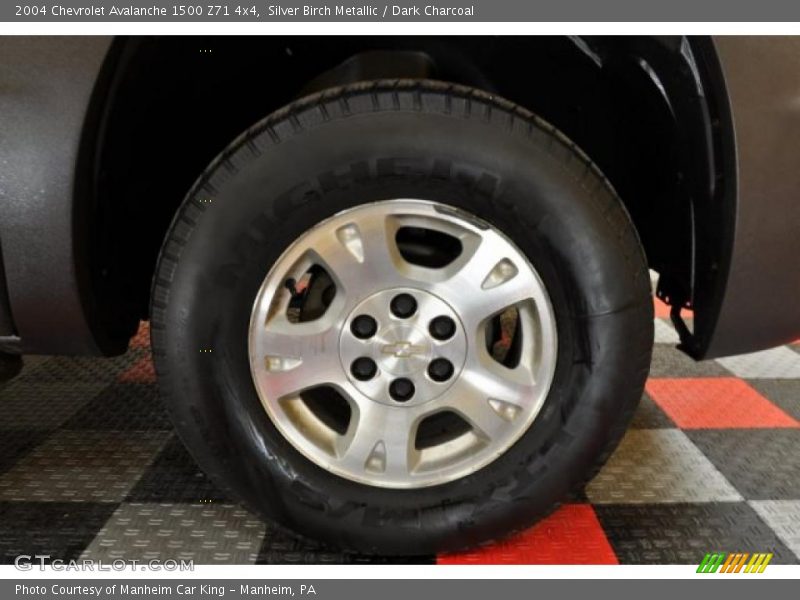 Silver Birch Metallic / Dark Charcoal 2004 Chevrolet Avalanche 1500 Z71 4x4