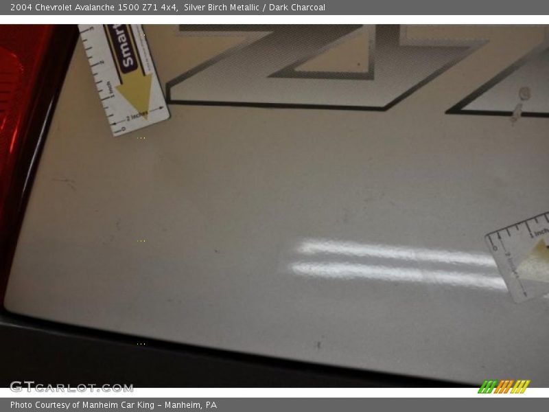 Silver Birch Metallic / Dark Charcoal 2004 Chevrolet Avalanche 1500 Z71 4x4