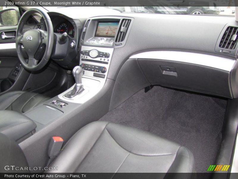 Dashboard of 2009 G 37 x Coupe