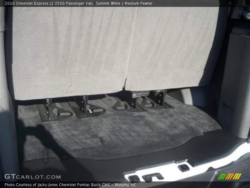 Summit White / Medium Pewter 2010 Chevrolet Express LS 3500 Passenger Van