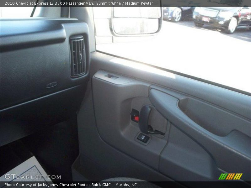 Summit White / Medium Pewter 2010 Chevrolet Express LS 3500 Passenger Van