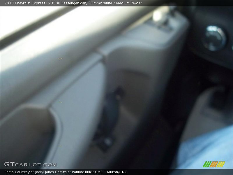 Summit White / Medium Pewter 2010 Chevrolet Express LS 3500 Passenger Van