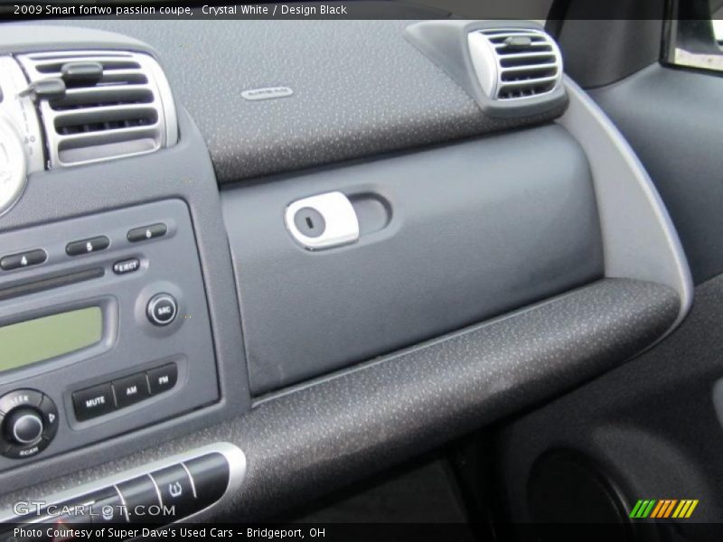 Crystal White / Design Black 2009 Smart fortwo passion coupe