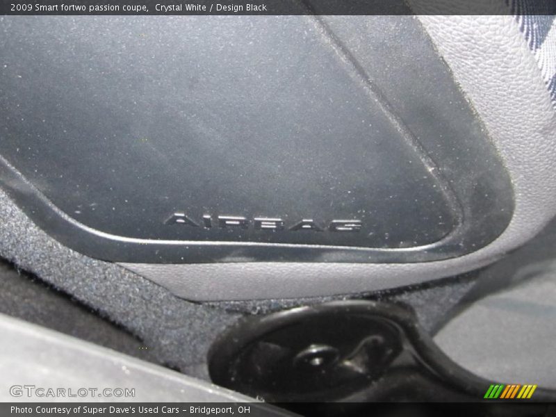 Crystal White / Design Black 2009 Smart fortwo passion coupe