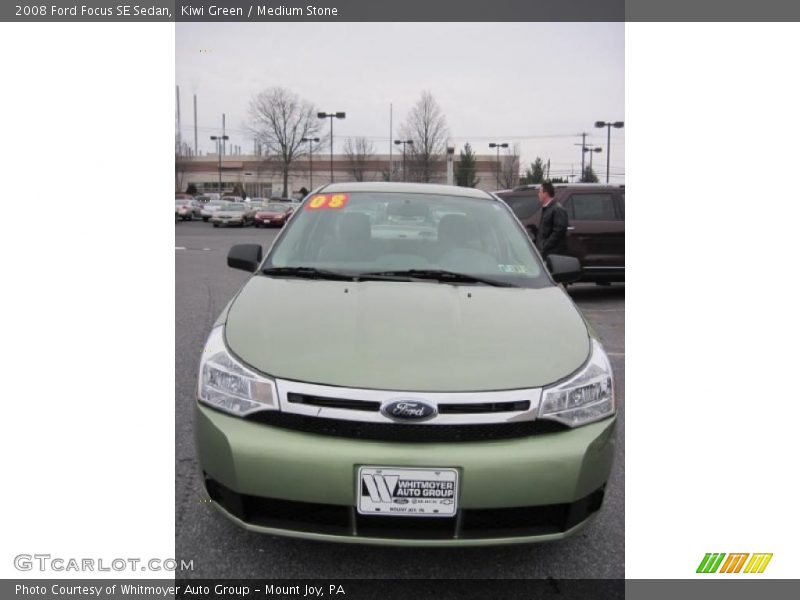 Kiwi Green / Medium Stone 2008 Ford Focus SE Sedan