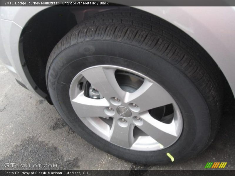 Bright Silver Metallic / Black 2011 Dodge Journey Mainstreet