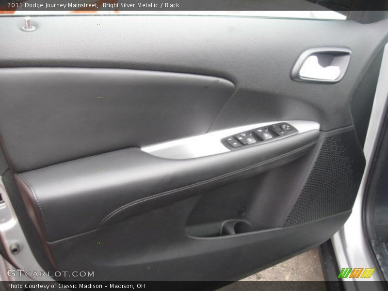 Bright Silver Metallic / Black 2011 Dodge Journey Mainstreet