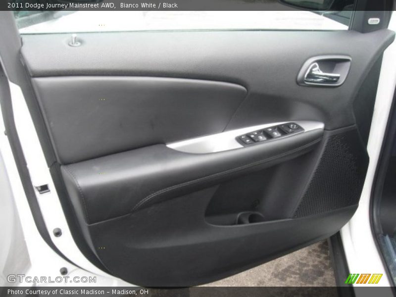 Door Panel of 2011 Journey Mainstreet AWD