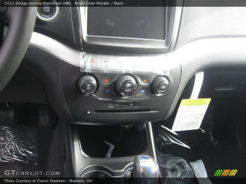 Bright Silver Metallic / Black 2011 Dodge Journey Mainstreet AWD