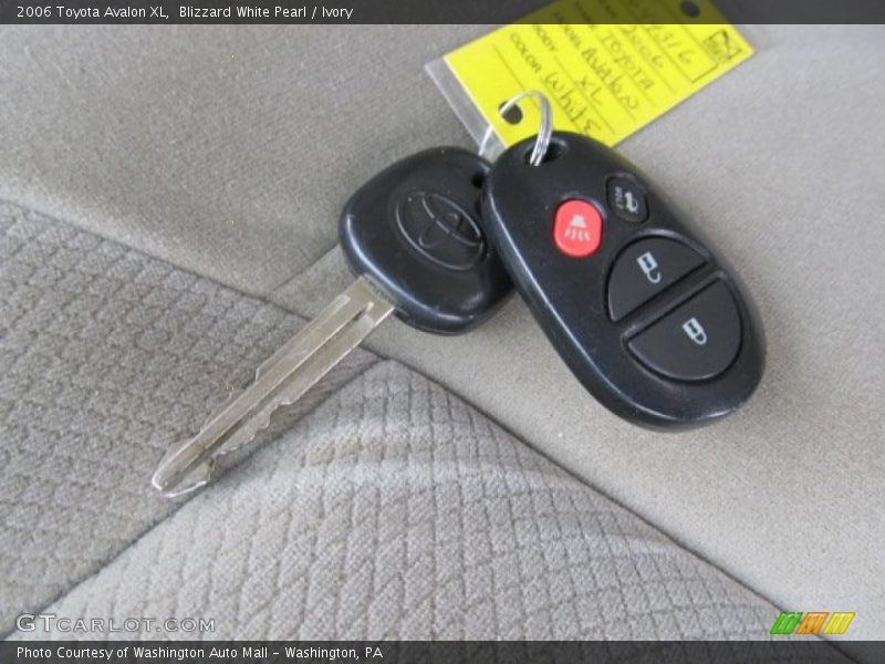 Blizzard White Pearl / Ivory 2006 Toyota Avalon XL