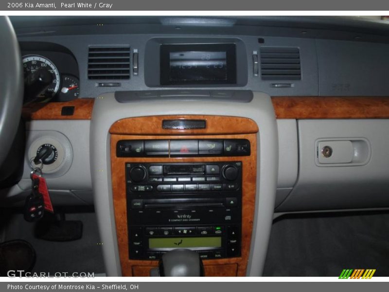 Pearl White / Gray 2006 Kia Amanti