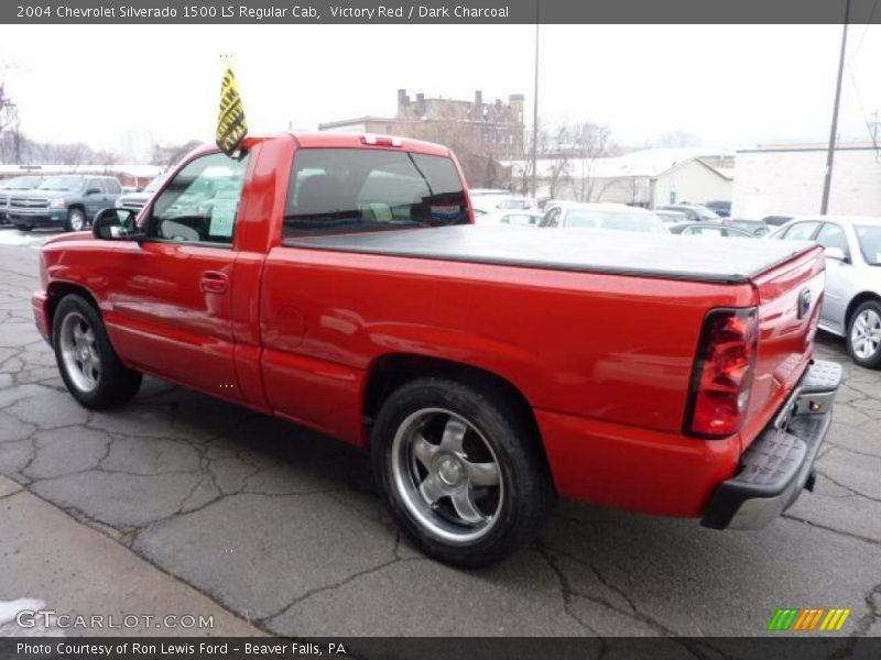 Victory Red / Dark Charcoal 2004 Chevrolet Silverado 1500 LS Regular Cab