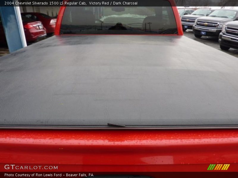 Victory Red / Dark Charcoal 2004 Chevrolet Silverado 1500 LS Regular Cab
