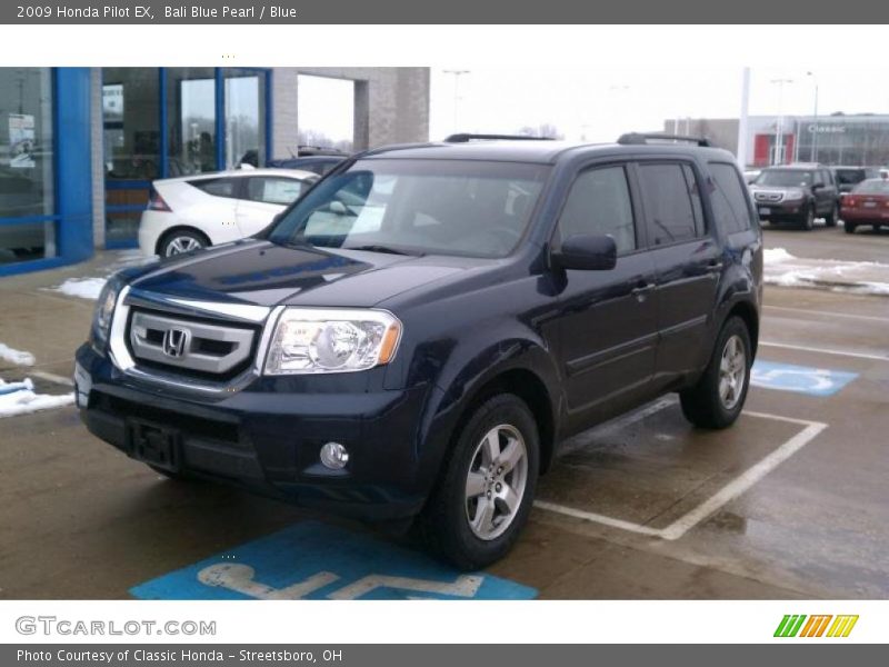 Front 3/4 View of 2009 Pilot EX