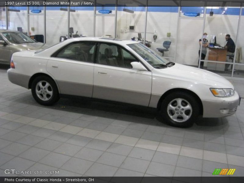 Diamond White Pearl / Ivory 1997 Lexus ES 300