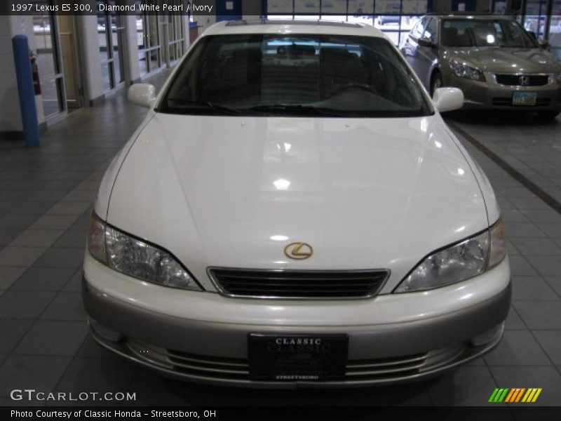 Diamond White Pearl / Ivory 1997 Lexus ES 300