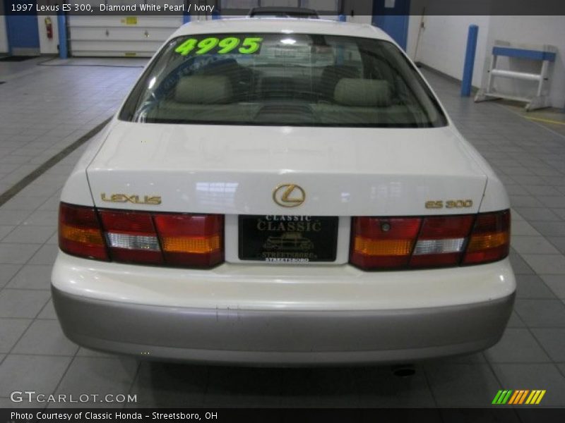 Diamond White Pearl / Ivory 1997 Lexus ES 300