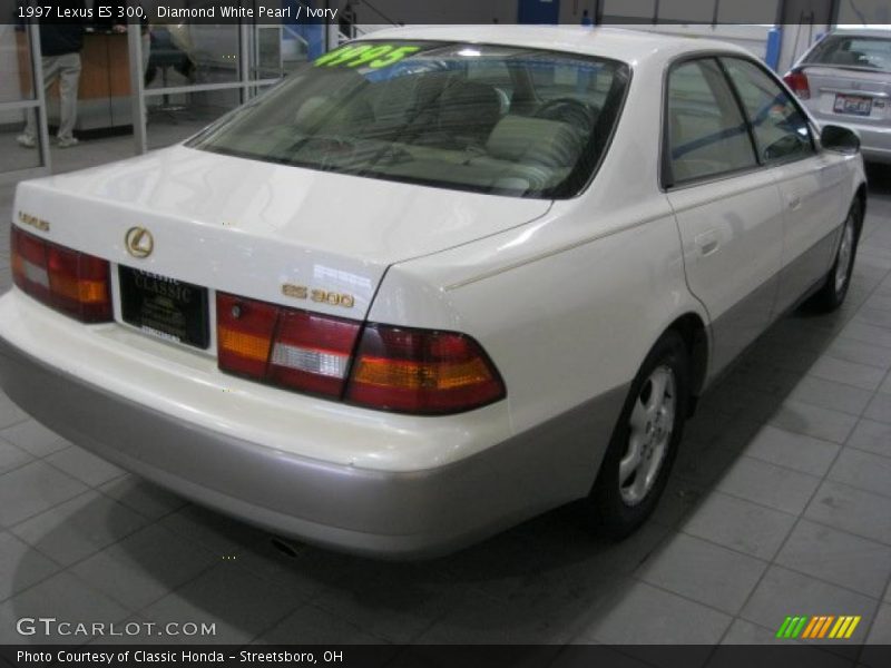 Diamond White Pearl / Ivory 1997 Lexus ES 300
