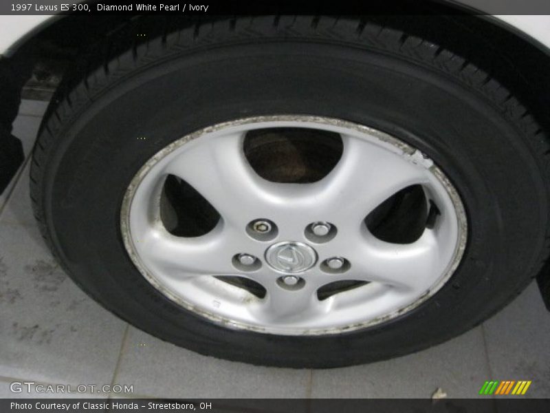 Diamond White Pearl / Ivory 1997 Lexus ES 300