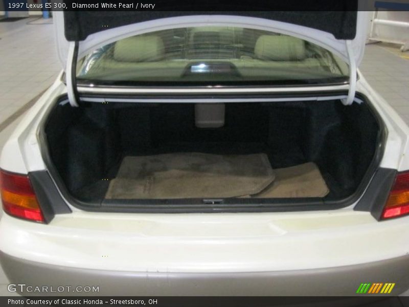 Diamond White Pearl / Ivory 1997 Lexus ES 300