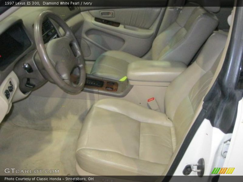 Diamond White Pearl / Ivory 1997 Lexus ES 300