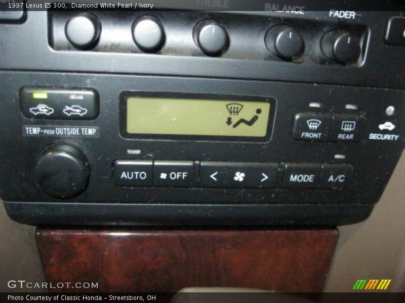 Diamond White Pearl / Ivory 1997 Lexus ES 300
