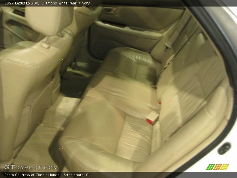 Diamond White Pearl / Ivory 1997 Lexus ES 300