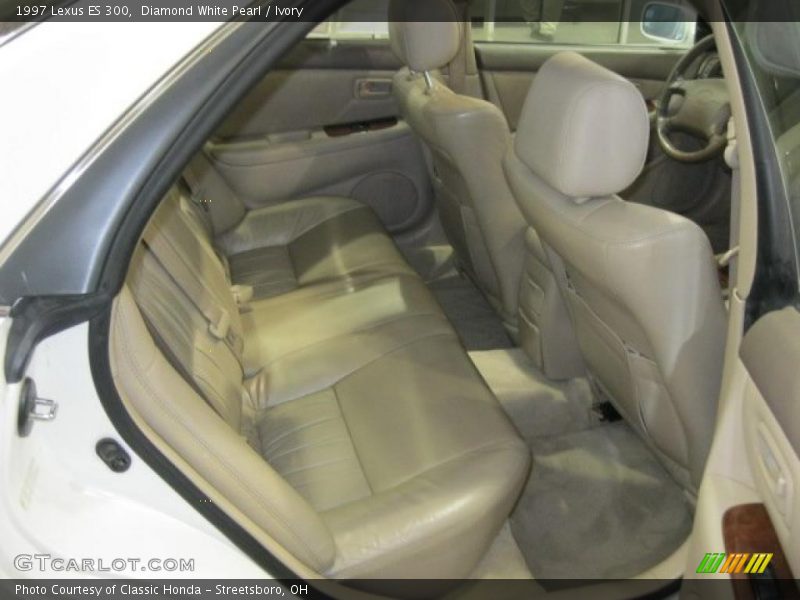 Diamond White Pearl / Ivory 1997 Lexus ES 300