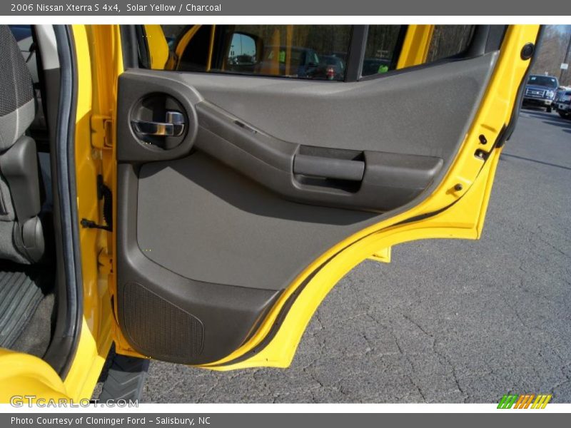 Solar Yellow / Charcoal 2006 Nissan Xterra S 4x4