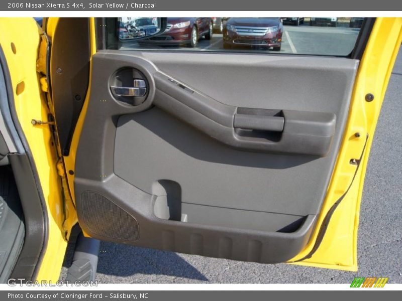 Solar Yellow / Charcoal 2006 Nissan Xterra S 4x4