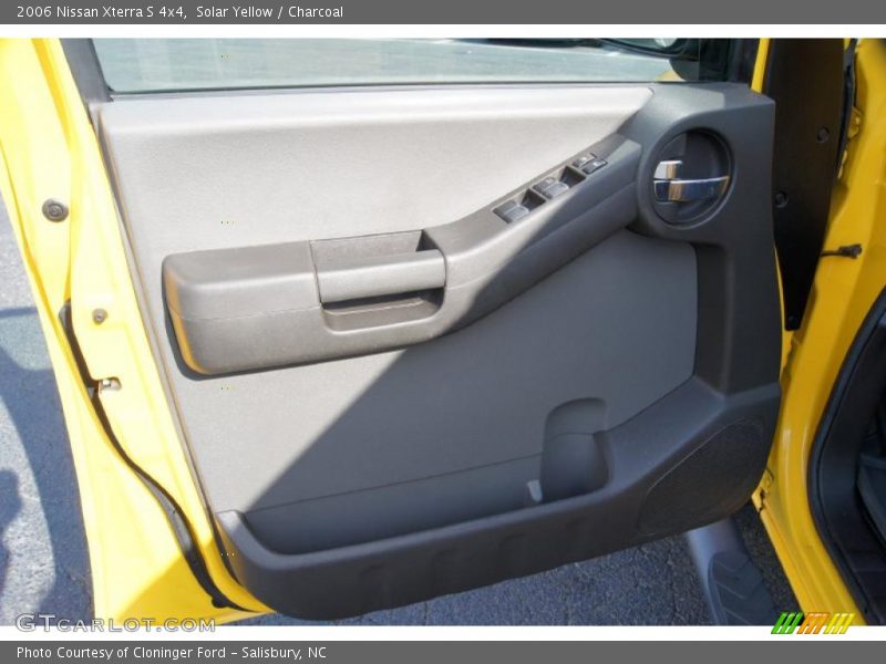 Solar Yellow / Charcoal 2006 Nissan Xterra S 4x4
