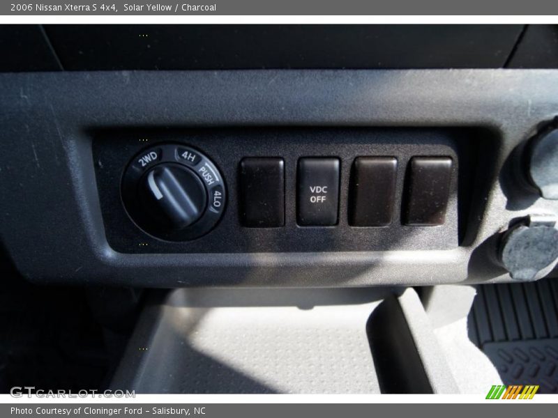 Solar Yellow / Charcoal 2006 Nissan Xterra S 4x4