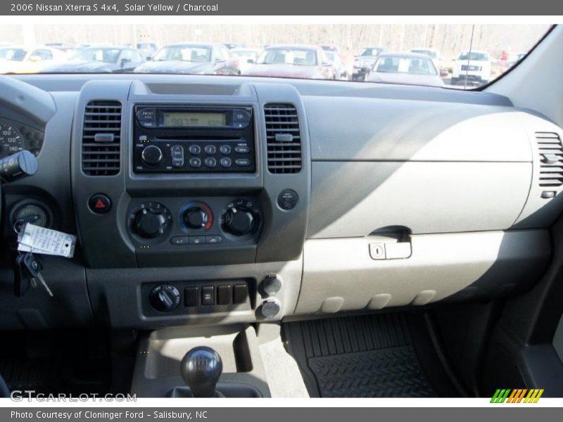 Solar Yellow / Charcoal 2006 Nissan Xterra S 4x4