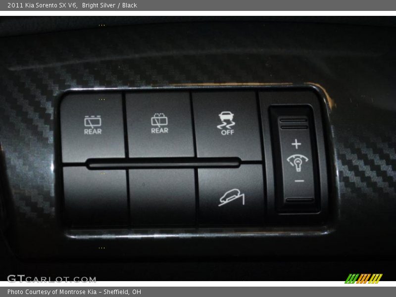 Bright Silver / Black 2011 Kia Sorento SX V6