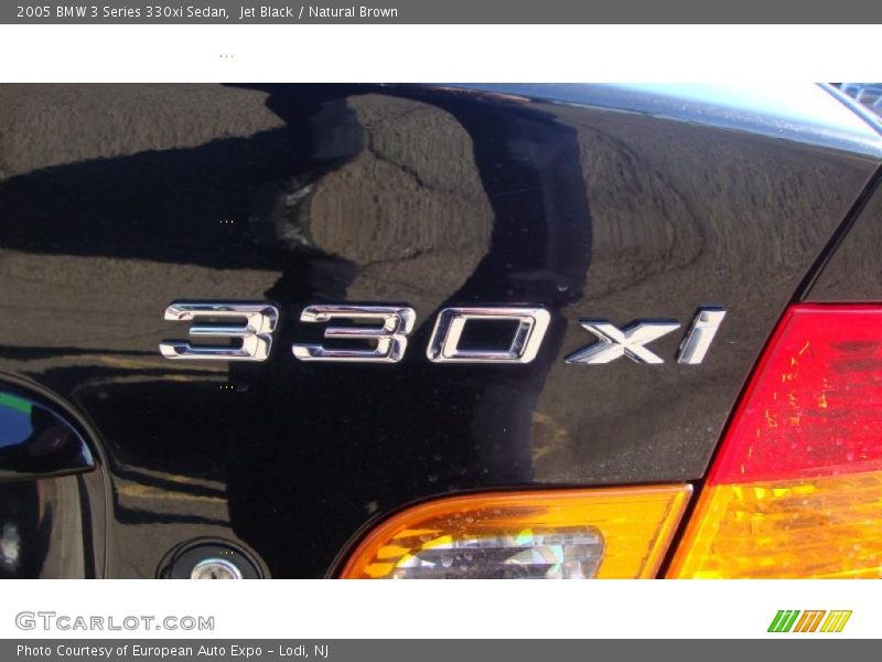  2005 3 Series 330xi Sedan Logo