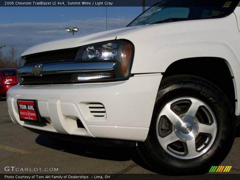 Summit White / Light Gray 2006 Chevrolet TrailBlazer LS 4x4