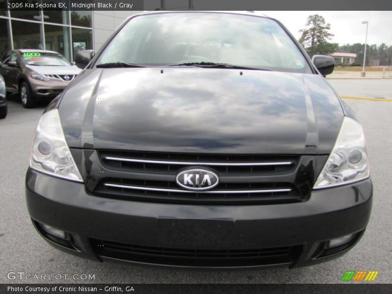 Midnight Black / Gray 2006 Kia Sedona EX