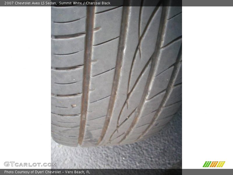 Summit White / Charcoal Black 2007 Chevrolet Aveo LS Sedan