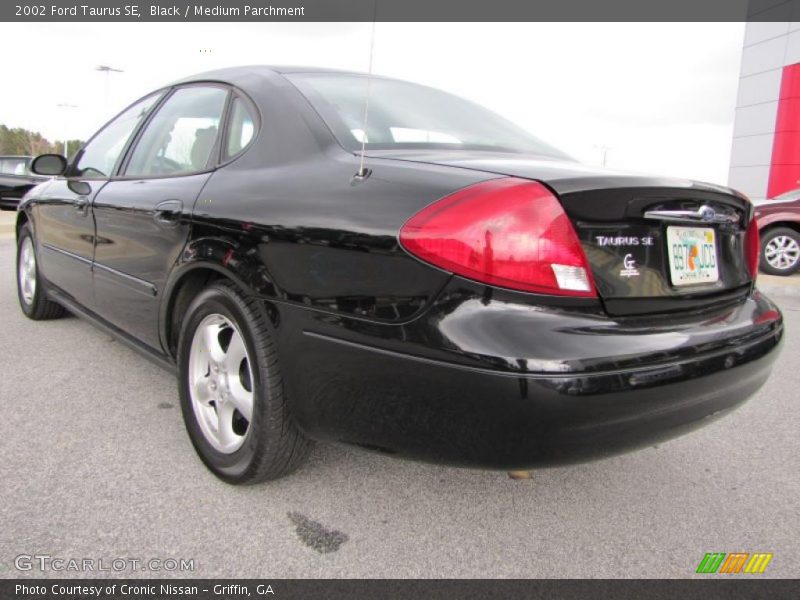 Black / Medium Parchment 2002 Ford Taurus SE