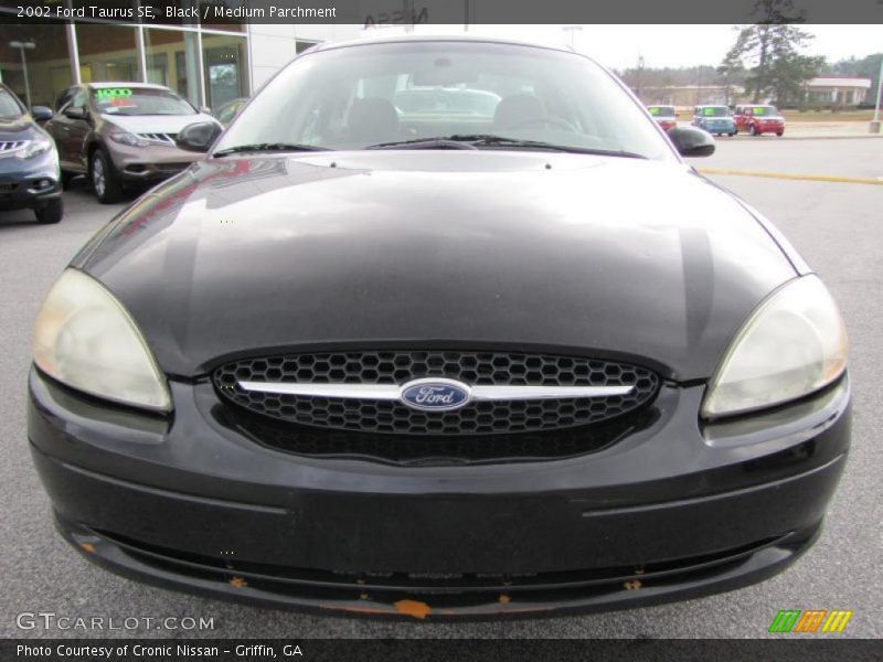 Black / Medium Parchment 2002 Ford Taurus SE