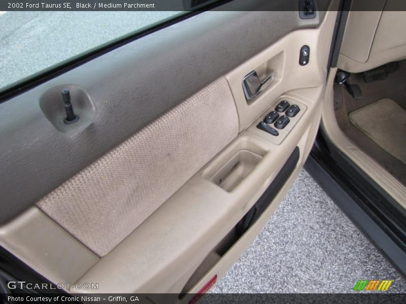 Black / Medium Parchment 2002 Ford Taurus SE