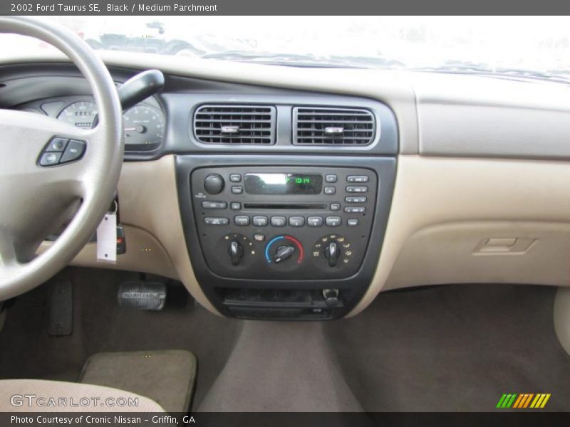 Black / Medium Parchment 2002 Ford Taurus SE