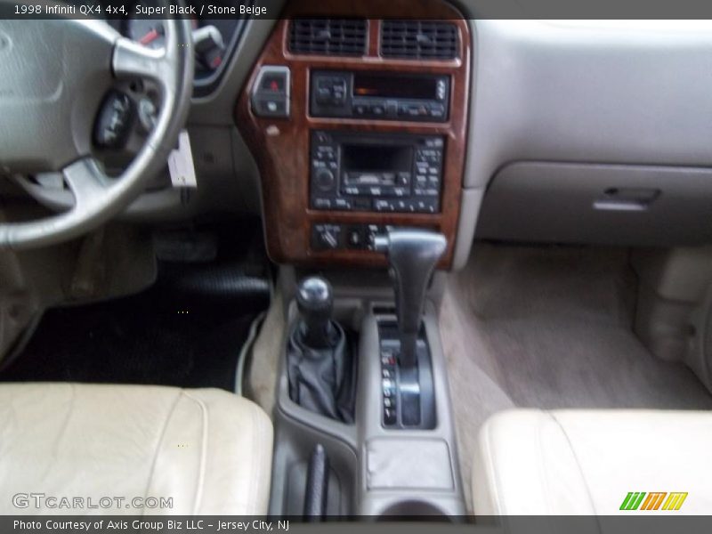Super Black / Stone Beige 1998 Infiniti QX4 4x4