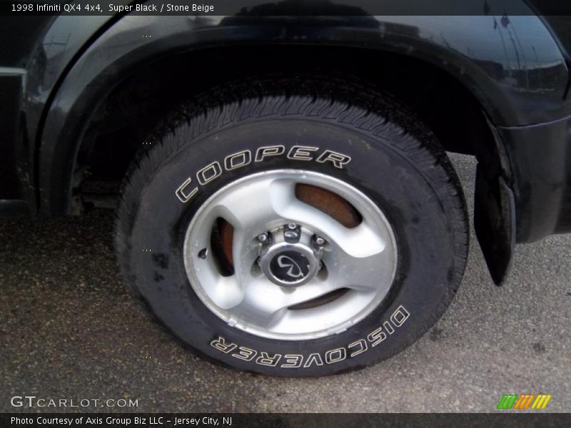 Super Black / Stone Beige 1998 Infiniti QX4 4x4