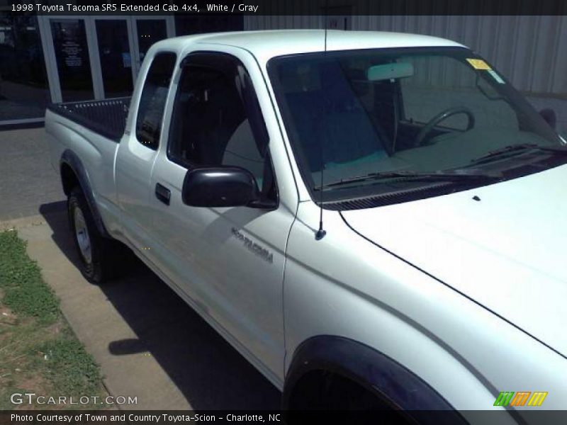 White / Gray 1998 Toyota Tacoma SR5 Extended Cab 4x4