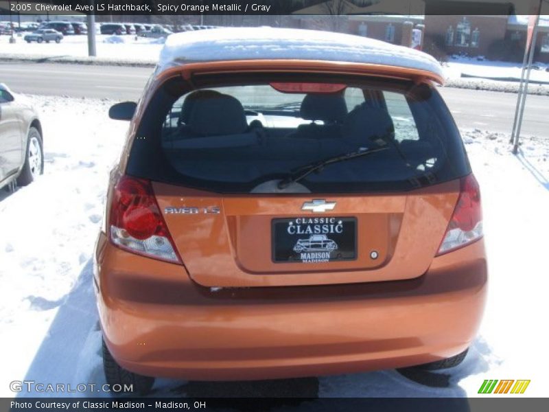 Spicy Orange Metallic / Gray 2005 Chevrolet Aveo LS Hatchback
