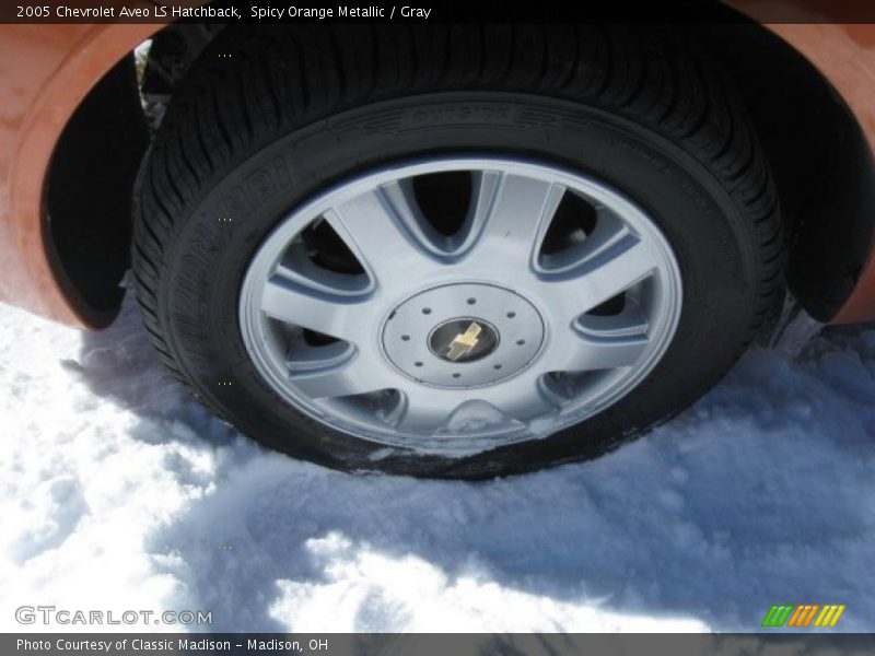 Spicy Orange Metallic / Gray 2005 Chevrolet Aveo LS Hatchback