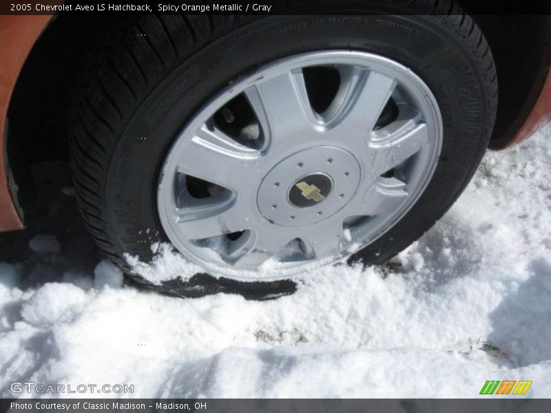 Spicy Orange Metallic / Gray 2005 Chevrolet Aveo LS Hatchback