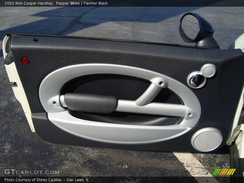 Pepper White / Panther Black 2003 Mini Cooper Hardtop