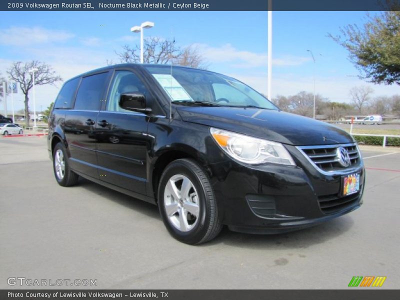 Front 3/4 View of 2009 Routan SEL